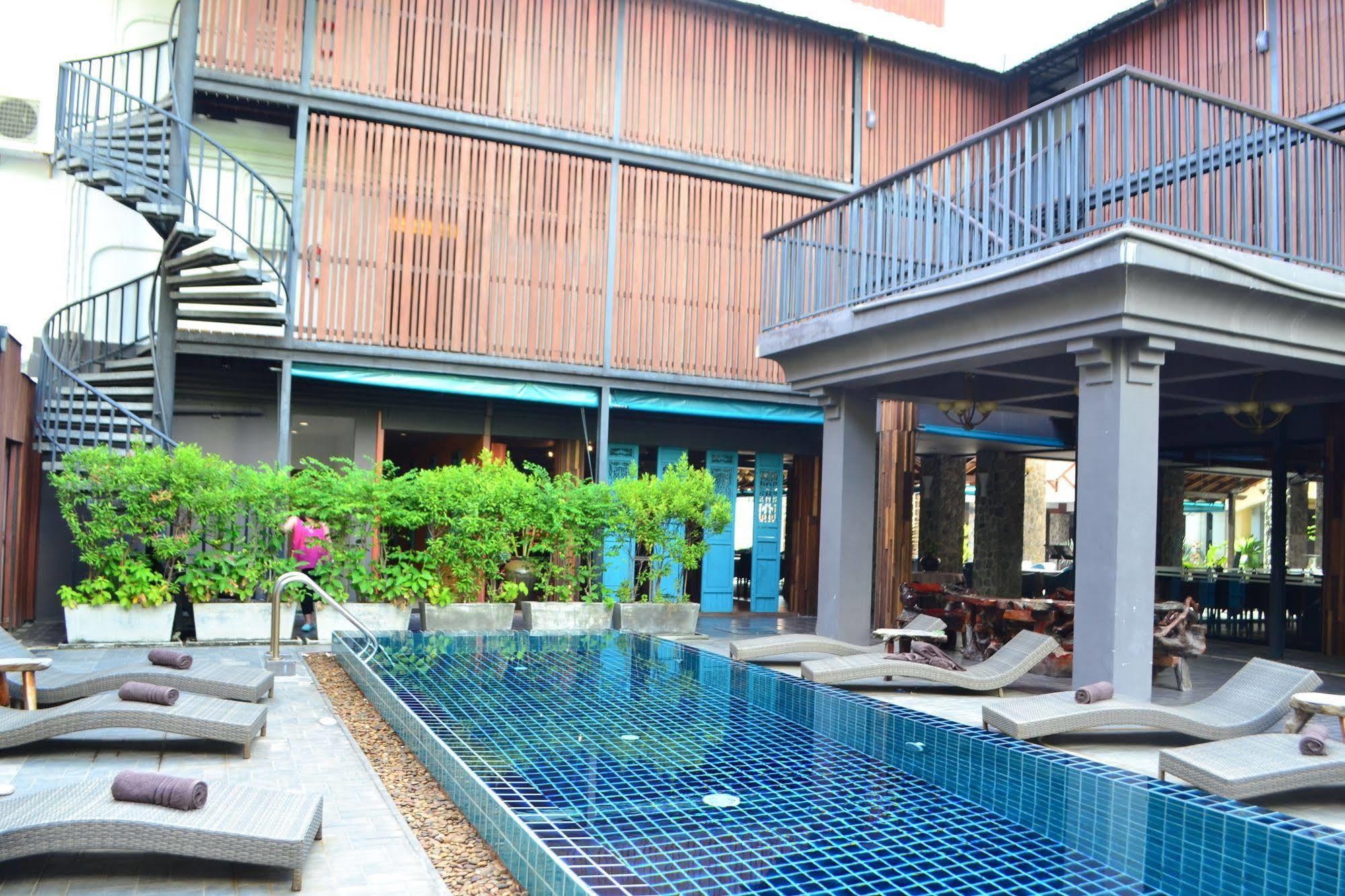 Lap Roi Karon Beachfront By Shanaya Exterior foto